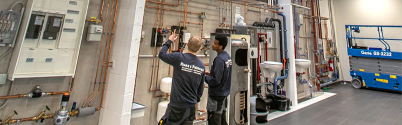 50 Auszubildende Anlagenmechaniker SHK erhalten Gesellenbrief