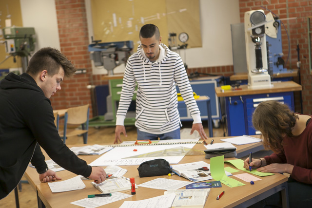 Europa Deutschland  Norddeutschland Hamburg

HIBB Berufsbildende Schulen in Hamburg 2015
- G 17  Gewerbeschule Metalltechnik mit Technischem Gymnasium in Hamburg Wilhelmsburg

xagndaz I 
|  [copyright  (c) Michael Kottmeier/K.foto, Veroeffentlichung nur gegen Honorar und Belegexemplar an / royalties to:  k-foto  Rothestr. 66  D-22765 Hamburg  ph. ++49 40 3808935911  e-mail: m@k-film.de   Bank: GLS Bank BLZ 430 609 67 kto. 2037008400 IBAN: DE53 4306 0967 2037 0084 00 BIC: GENODEM1GLS       [#0,26,121#]
- Weitere Motive zu diesem Thema vorhanden - more pictures on this subjekt available- 17  Gewerbeschule Metalltechnik mit Technischem Gymnasium in Hamburg Wilhelmsburg