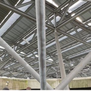 Die Solarthermieanlage überspannt das gesamte Bunkerdach.